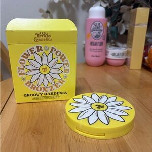 Trixie Cosmetics Flower Power Bronzer ~ GROOVY GARDENIA, 0.59oz, BNIB, NEW